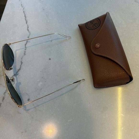 Aviator sunglasses minor scratches good condition - Picture 2 of 2